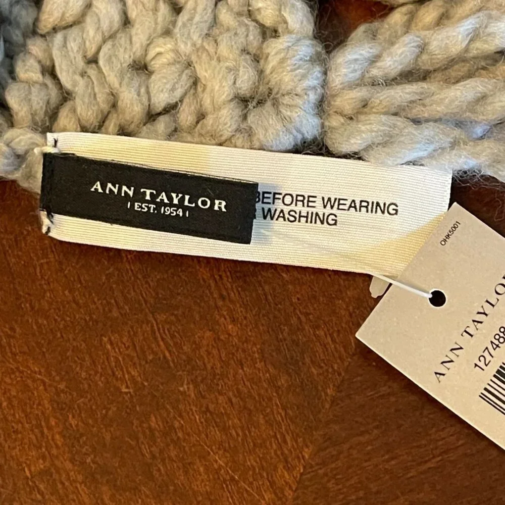 Ann Taylor Chunky Knit gray Scarf  Fringe Design wool cozy scarf fall‎ accessory